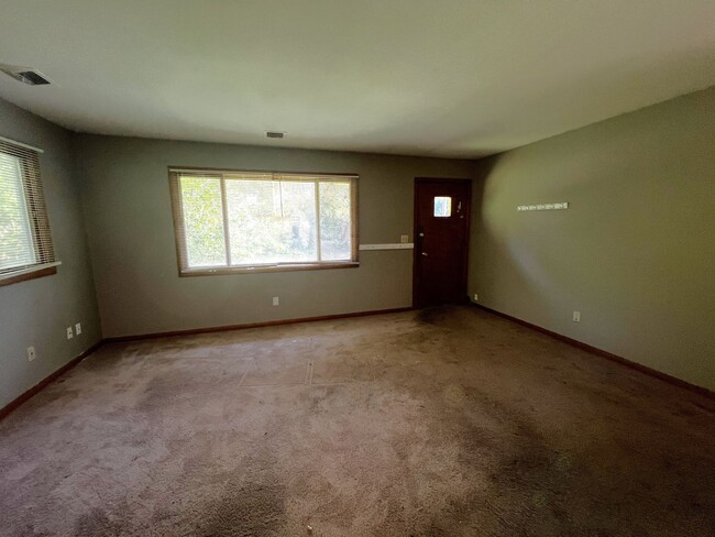 Photo - 1131 Maple St