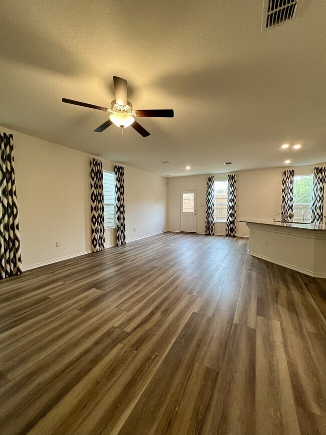 Photo - 14839 Vance Jackson Rd