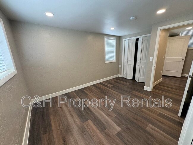 Photo - 302 N 5th Ave