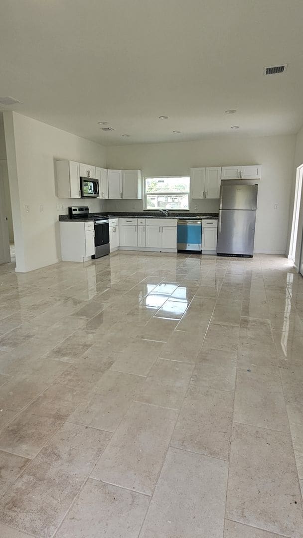 Photo - MOVE IN READY 3 BEDROOM 2 BATH LIKE NEW