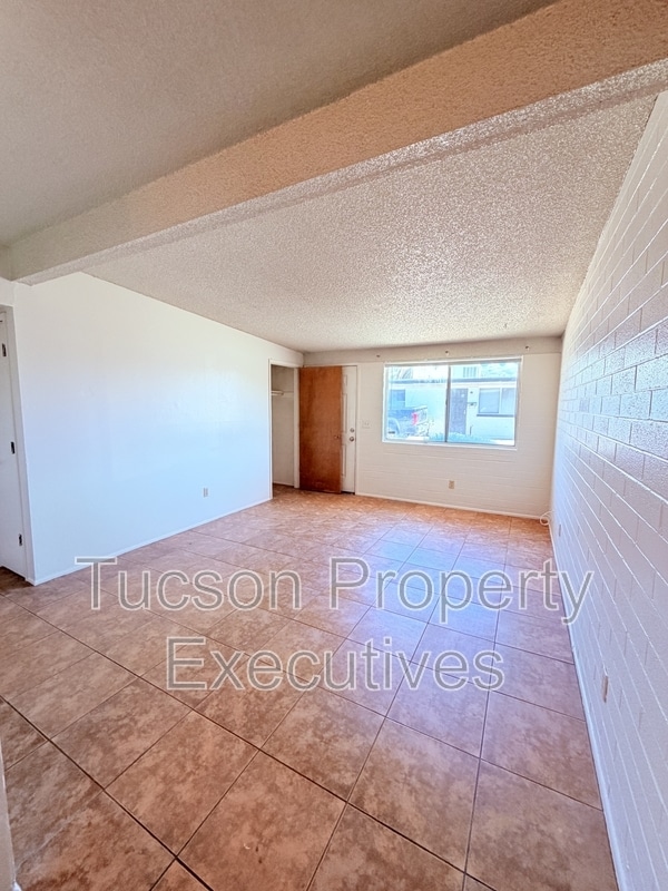 Photo - 4223 E Lee St