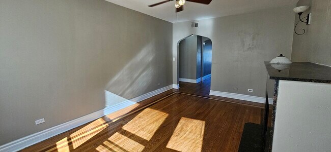 Photo - 48 N Menard Ave Unidad 3B