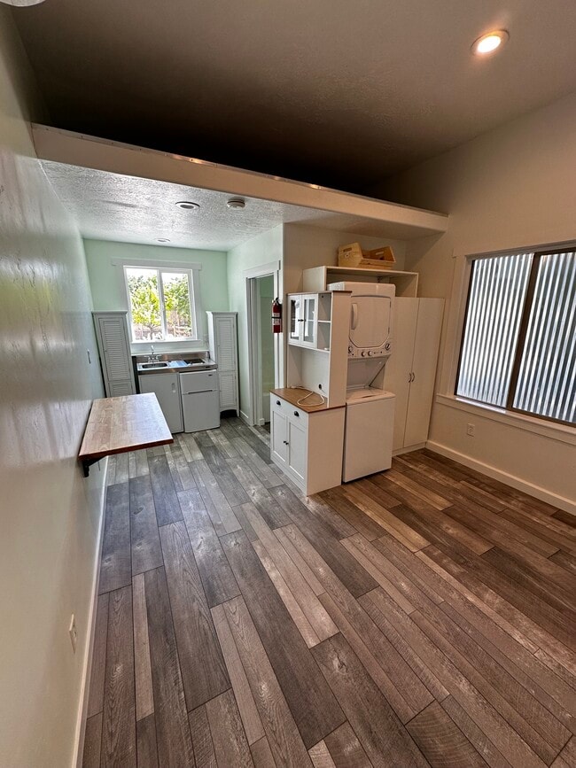 Building Photo - 70 E 400 S Unit Casita Rental