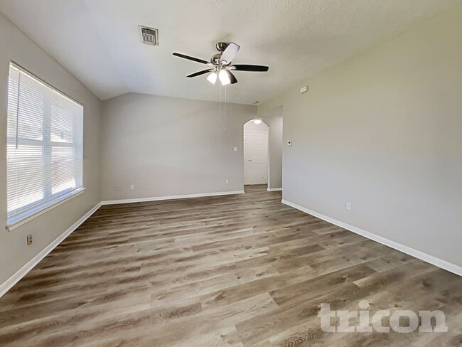 Photo - 224 Kellyn Ct