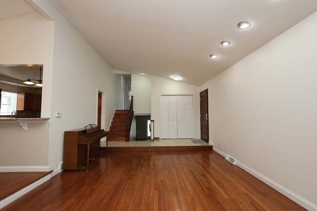 Photo - 613 Leamington Ave