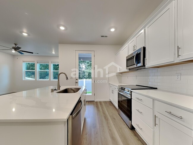 Photo - 5245 Turnstone St SE