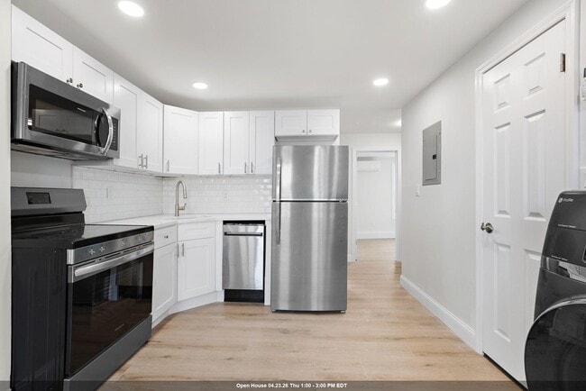 Building Photo - 173 Van Horne St Unit 2