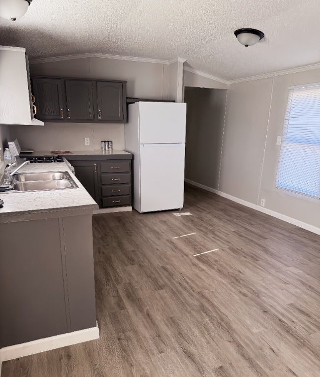 Photo - 2552 Smith Ave