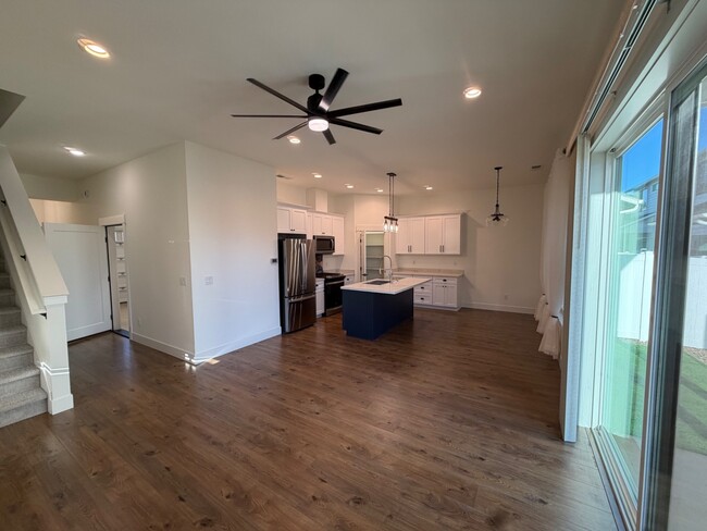 Photo - 307 Talons Dr