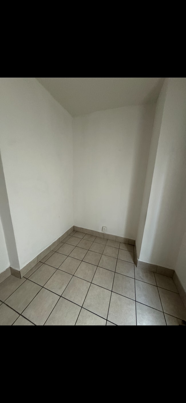 Photo - 30-17 34th St