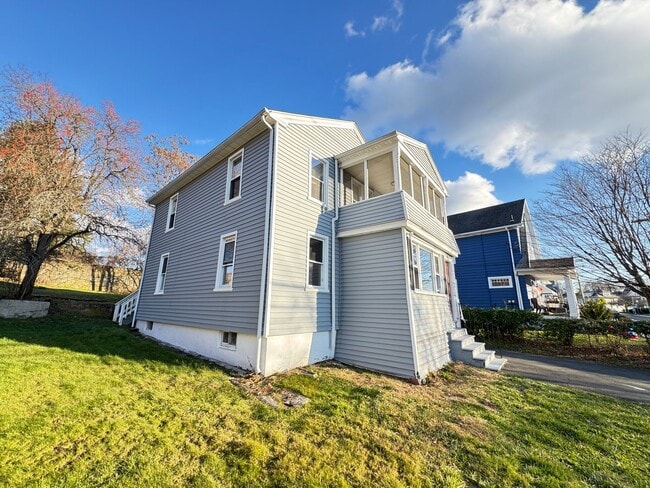 Building Photo - 145 Division St Unit Apt 1