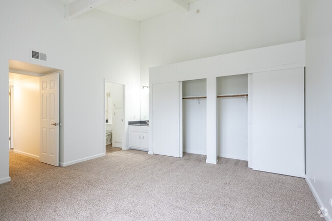 2BR, 1BA - 945SF - Primary Bedroom