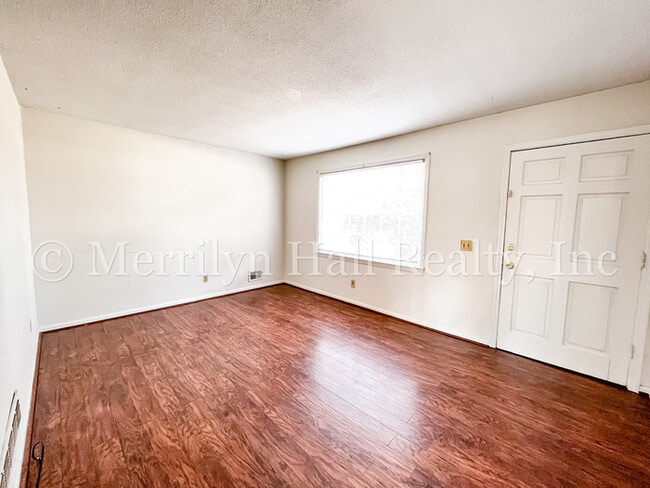 Photo - 225 Stirlington Rd