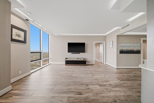 Building Photo - 5100 San Felipe St Unit 374E