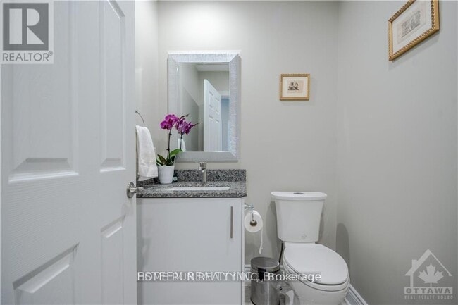 Photo - 560 Mutual St