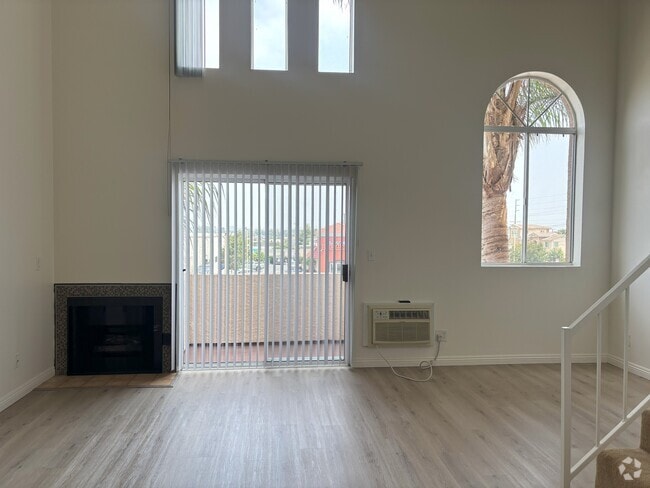 Building Photo - Gateway Court Rental
