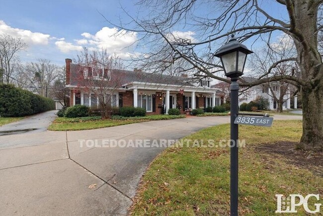 Photo - 3835 Hillandale Rd