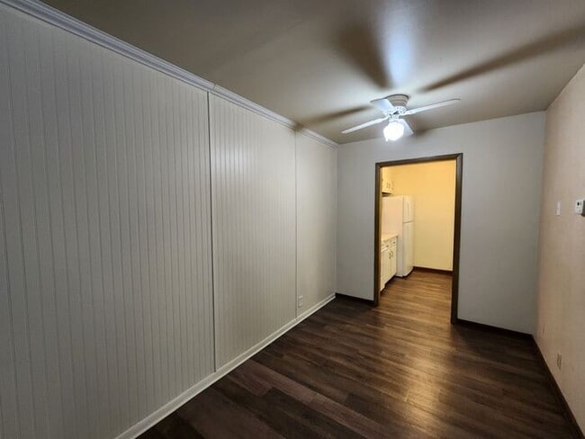 Photo - Downtown 1 bedroom Courtyard Apartment *Tenant Pays Electric ONLY!*