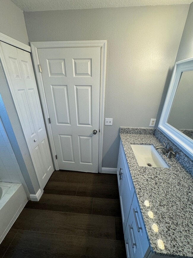 Photo - 375 Greenwich Ct