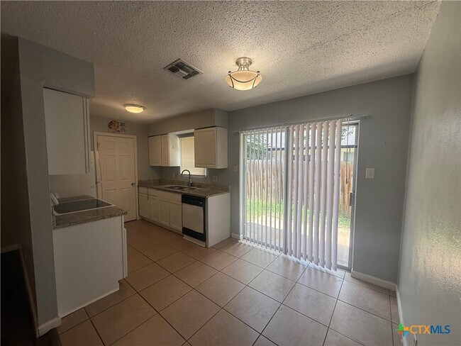 Photo - 106 Cockerham St