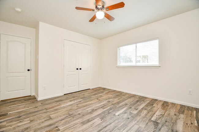 Photo - 835 Victoria Lakes Dr