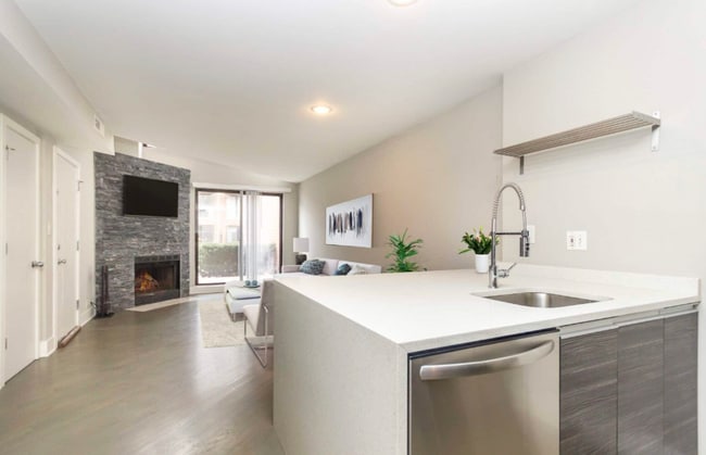 Photo - 941 W Grace St