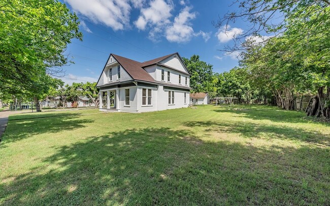 2700 Grim Ave