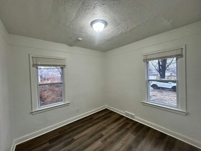 Photo - 18095 Goulburn Ave