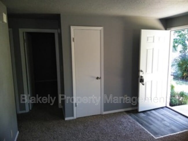 Photo - 1370 S Vermont Ave