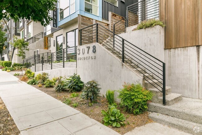 Building Photo - 3078 SW Avalon Way Rental