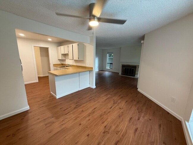 Photo - 2 Bed 2 Bathroom in Pinehurst (Plus Amenities!) Unit A1