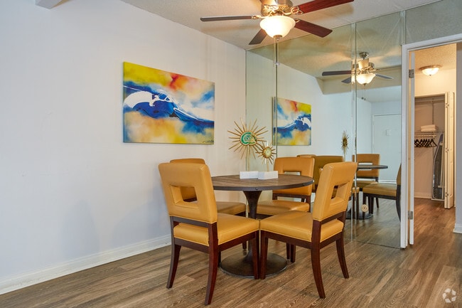 1BR, 1BA - 850 SF