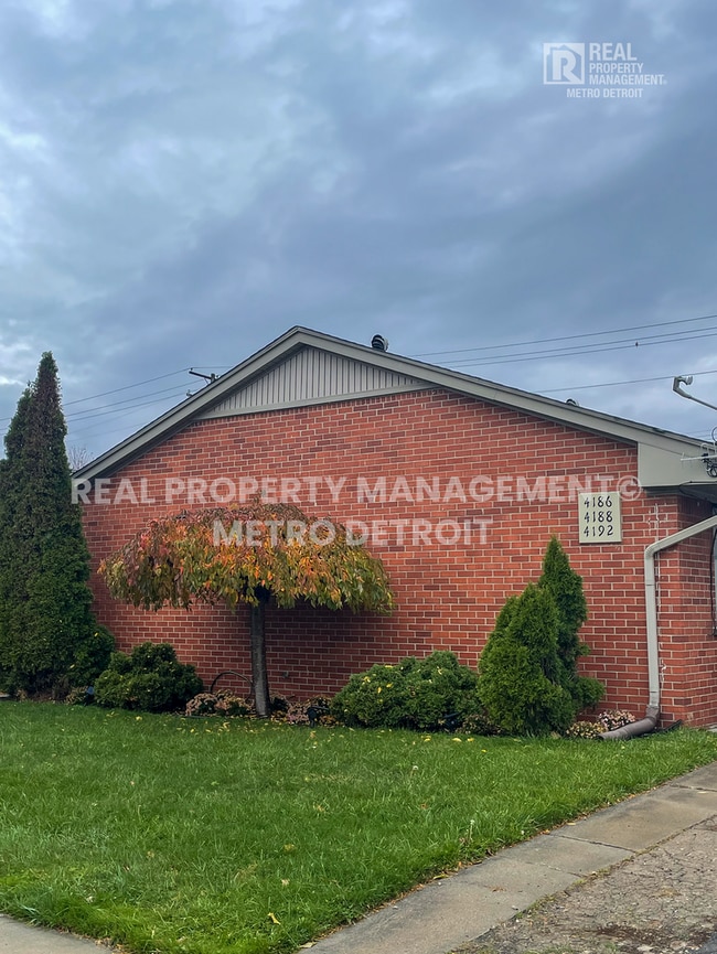 Photo - 4192 Drouillard St