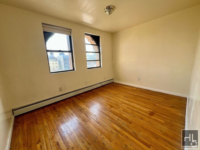 Building Photo - 5BR 1BA Historic Commerical Residential Zo... Unit 3L Rental