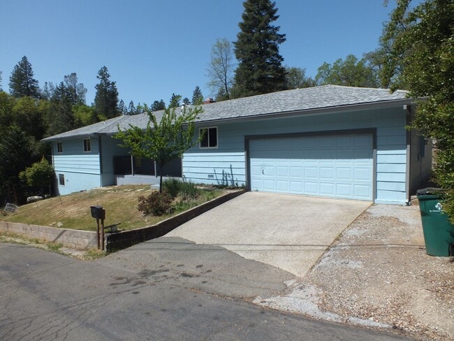 Remodeled 3/2 Placerville home near downtown and Marshall Medical! - Remodeled 3/2 Placerville home near downtown and Marshall Medical!