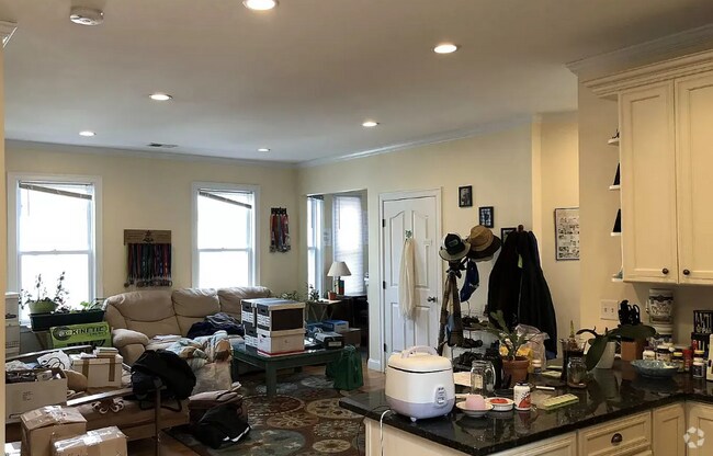 Building Photo - 20 Shanley St Unit 2R Rental