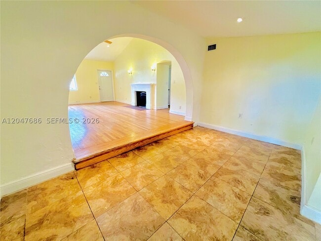 410 Pinecrest Dr