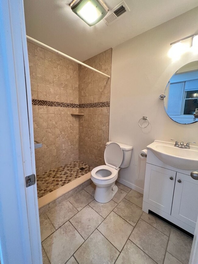 Photo - 530 N 36th St Unit 2F