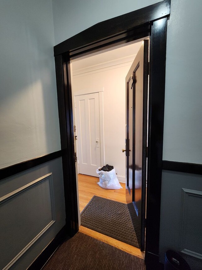 Building Photo - Spacious Updated 2 bed/1 bath in North Park Unit 5205B-3