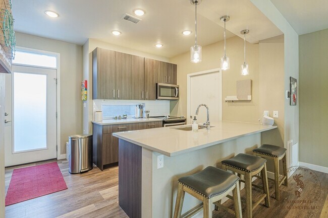 859 Struthers Ave