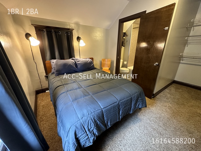 Building Photo - 643 Thomas St SE Unit NW bedroom