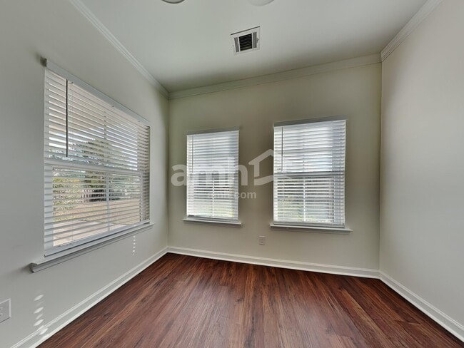 131 Waverly Way