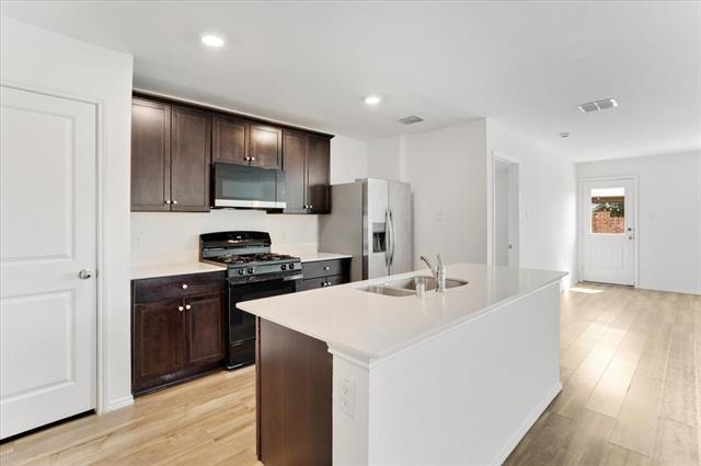 Photo - 405 Laurenbrooke Dr