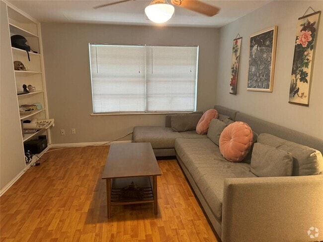 Building Photo - 4704 Red River St Rental