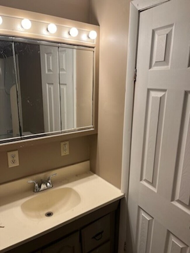 1235 Ledlie Ave Unit 1235 Ledlie Unit B