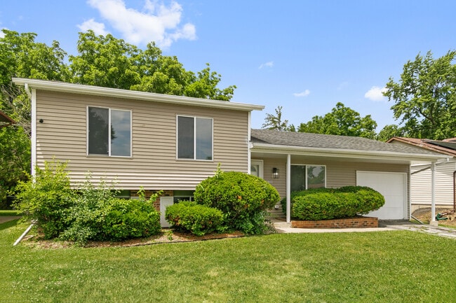 Photo - 18200 Fountainbleau Dr