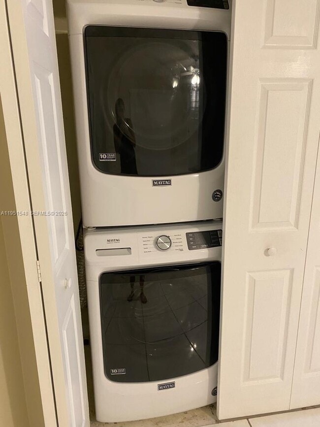 Photo - 629 Executive Center Dr