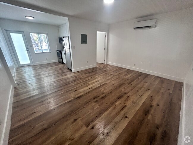Building Photo - 1650 SW 3rd St Unit 3 Rental