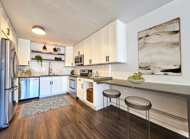 Photo - 1350 N Dearborn St