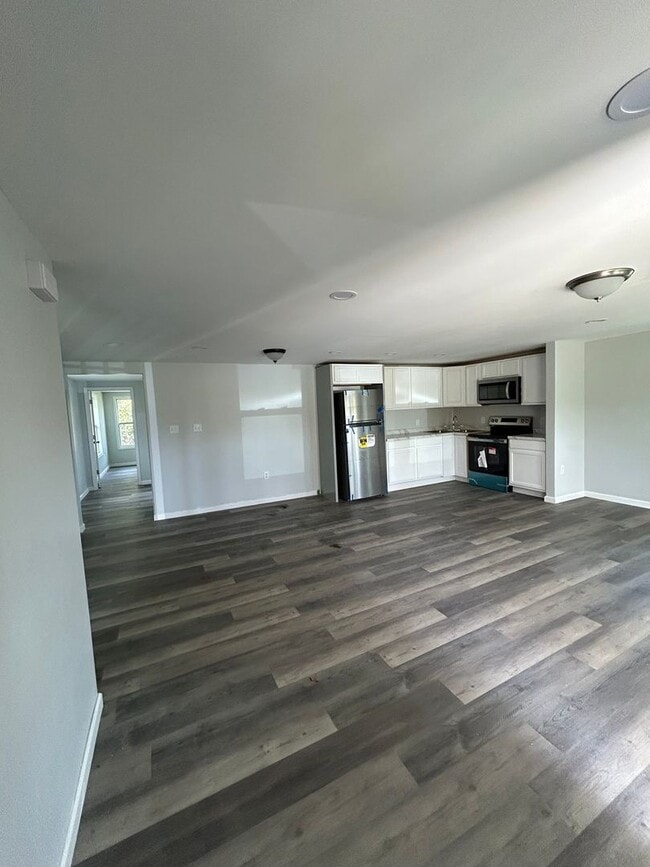 Building Photo - 3 Bed 2 Bath home